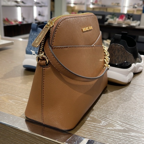 MICHAEL KORS 
Jet Set Travel Medium Dome Crossbody Bag XCROSS XBODY
Luggage 
NWT - Picture 6 of 16